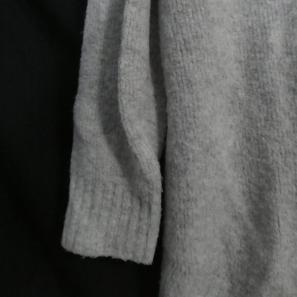 ZARA KNIT | small | Classic Light Grey Crew Neck Sweater - Picture 13 of 16